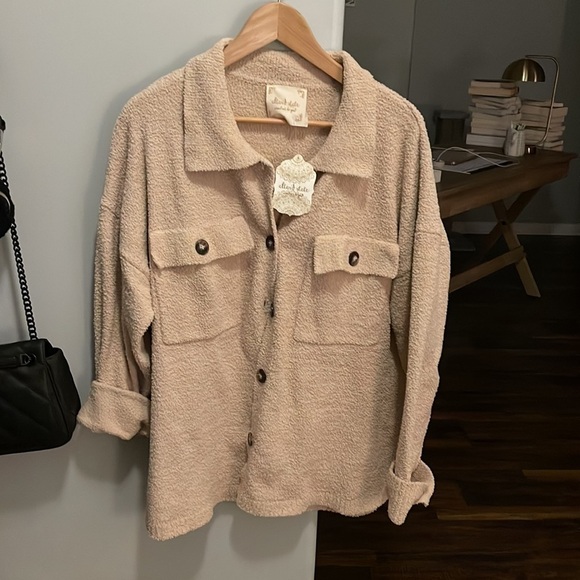 Altar’d state Shacket L - Picture 3 of 3